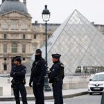 Se llevaron valiosas joyas de Napoleón del museo Louvre